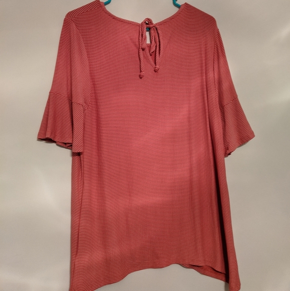 Half sleeve flowy shirt - Picture 2 of 4